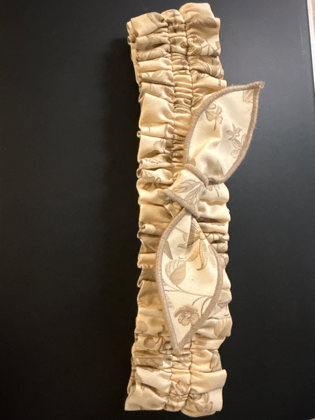 Longaberger medium garter in sandstone