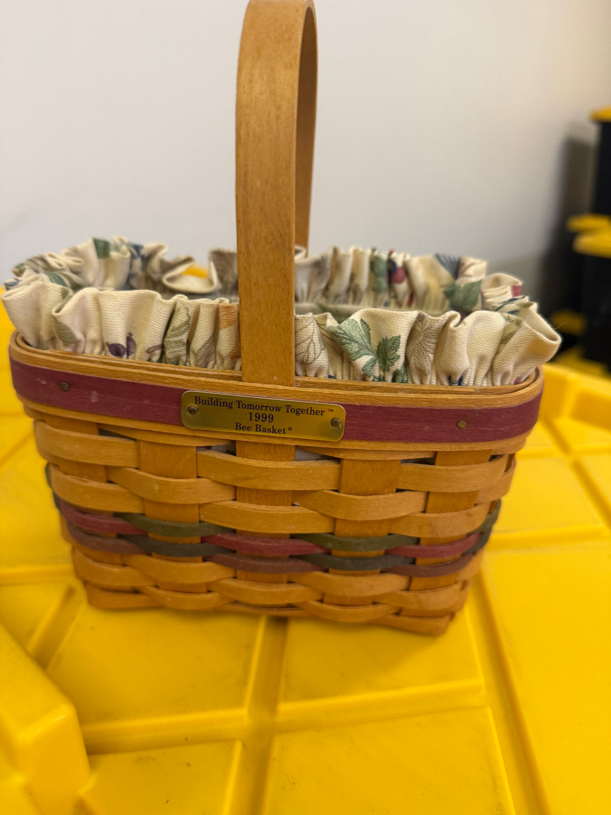 Longaberger 1999 bee basket with liner and protector