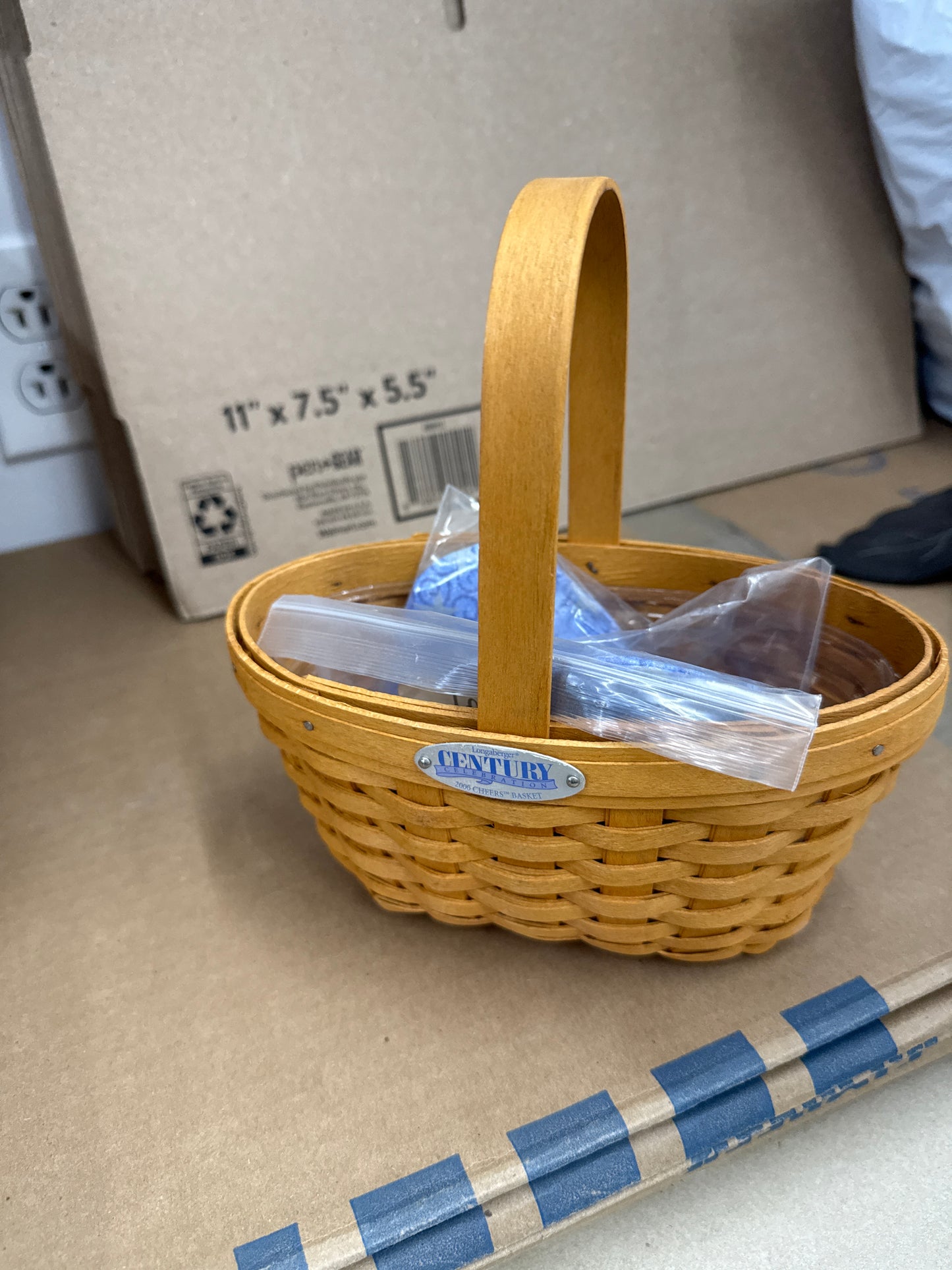 Longaberger 2000 cheers basket with liner and protector