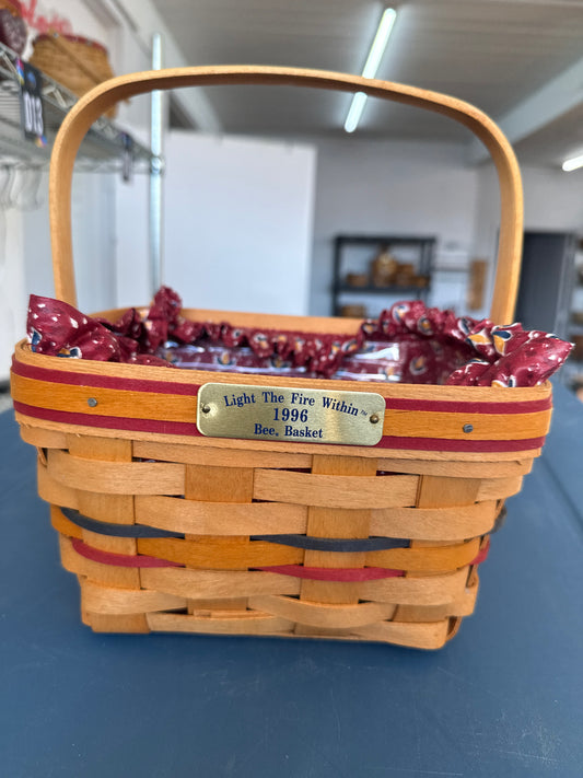 Longaberger 1996 bee basket with liner and protector