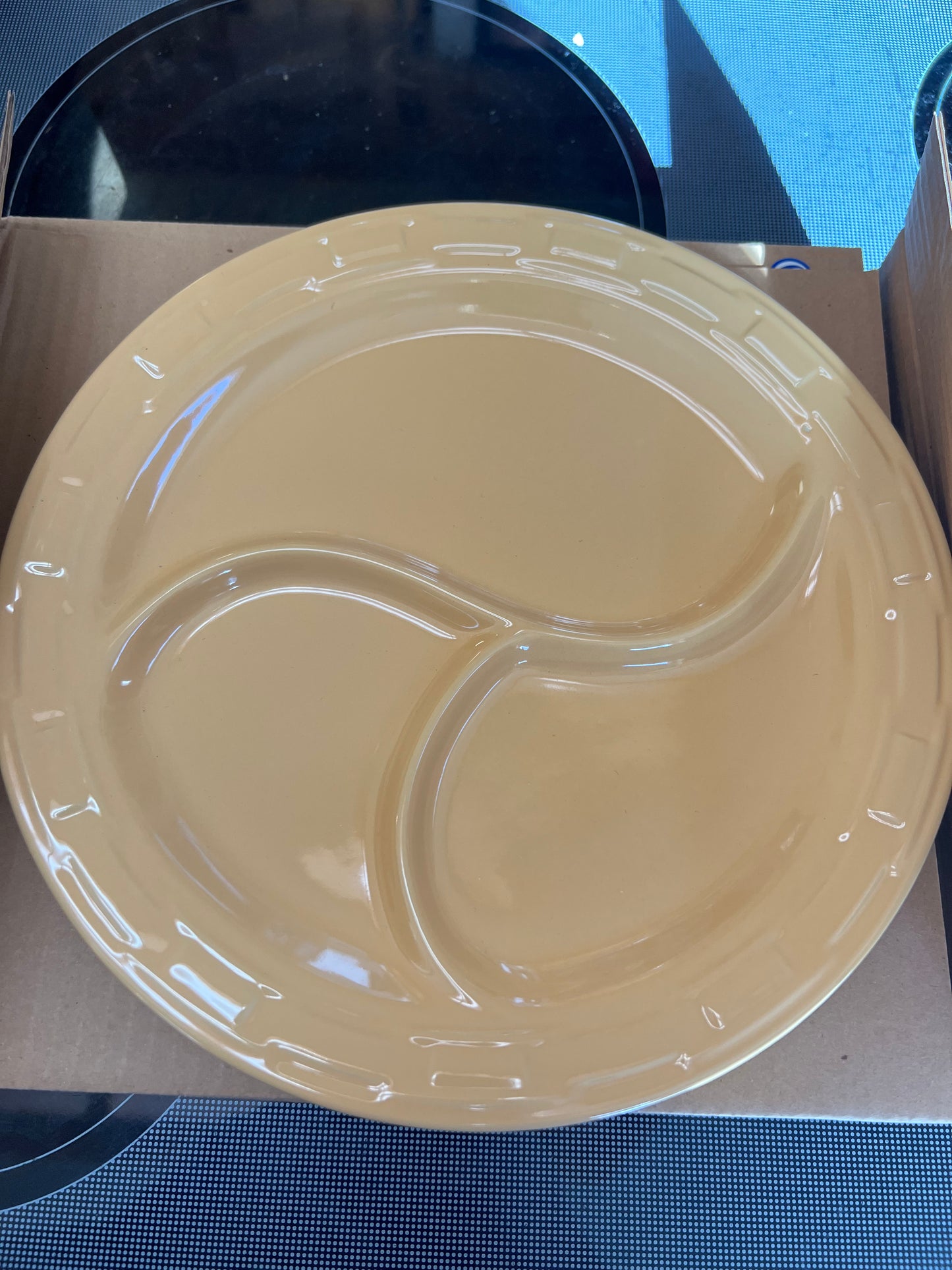 Longaberger divided plate in butternut