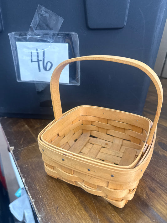 Longaberger tarragon basket (is a little stained in the inside)