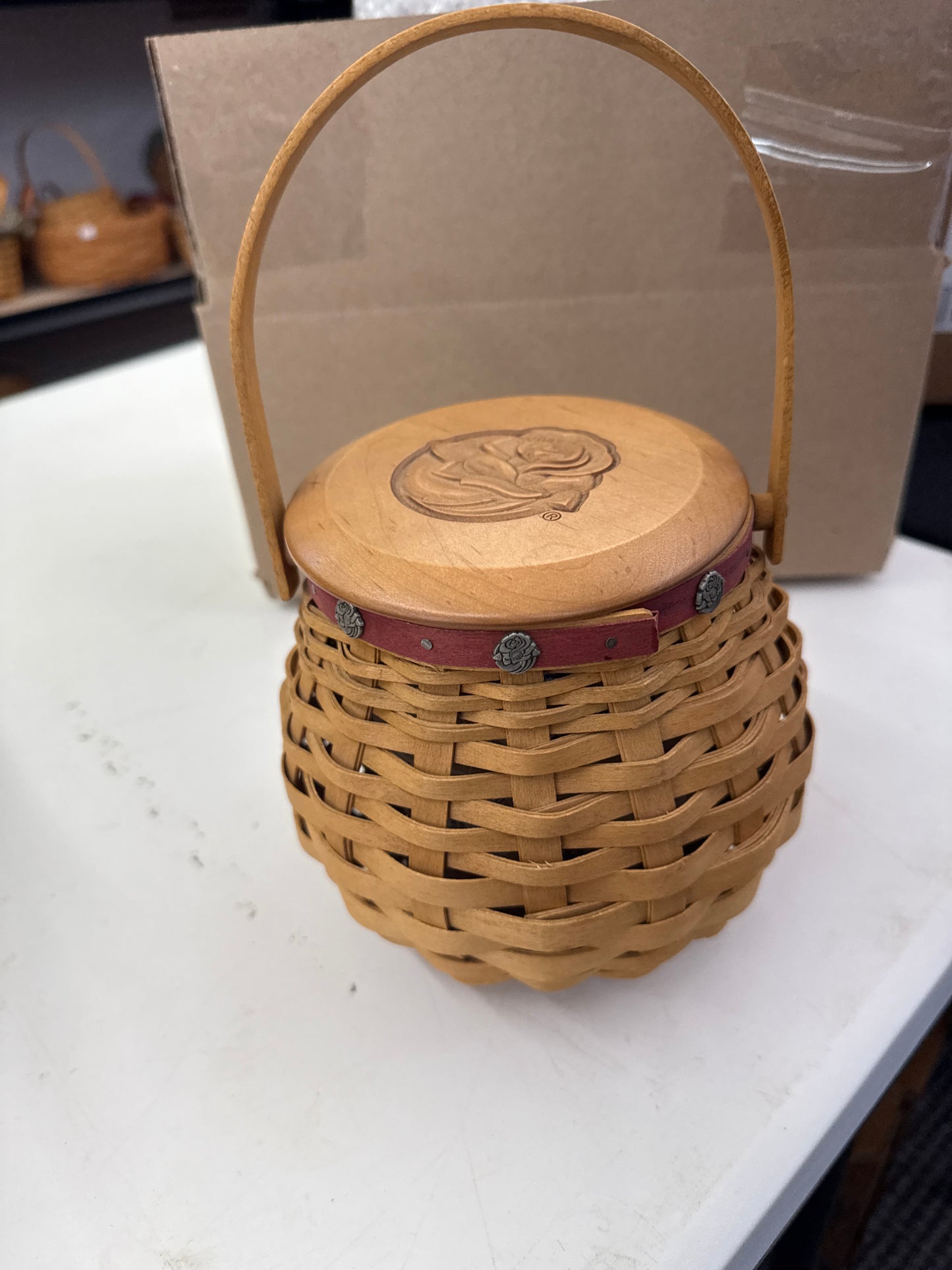 Longaberger tournament of roses basket with lid, liner, and protector