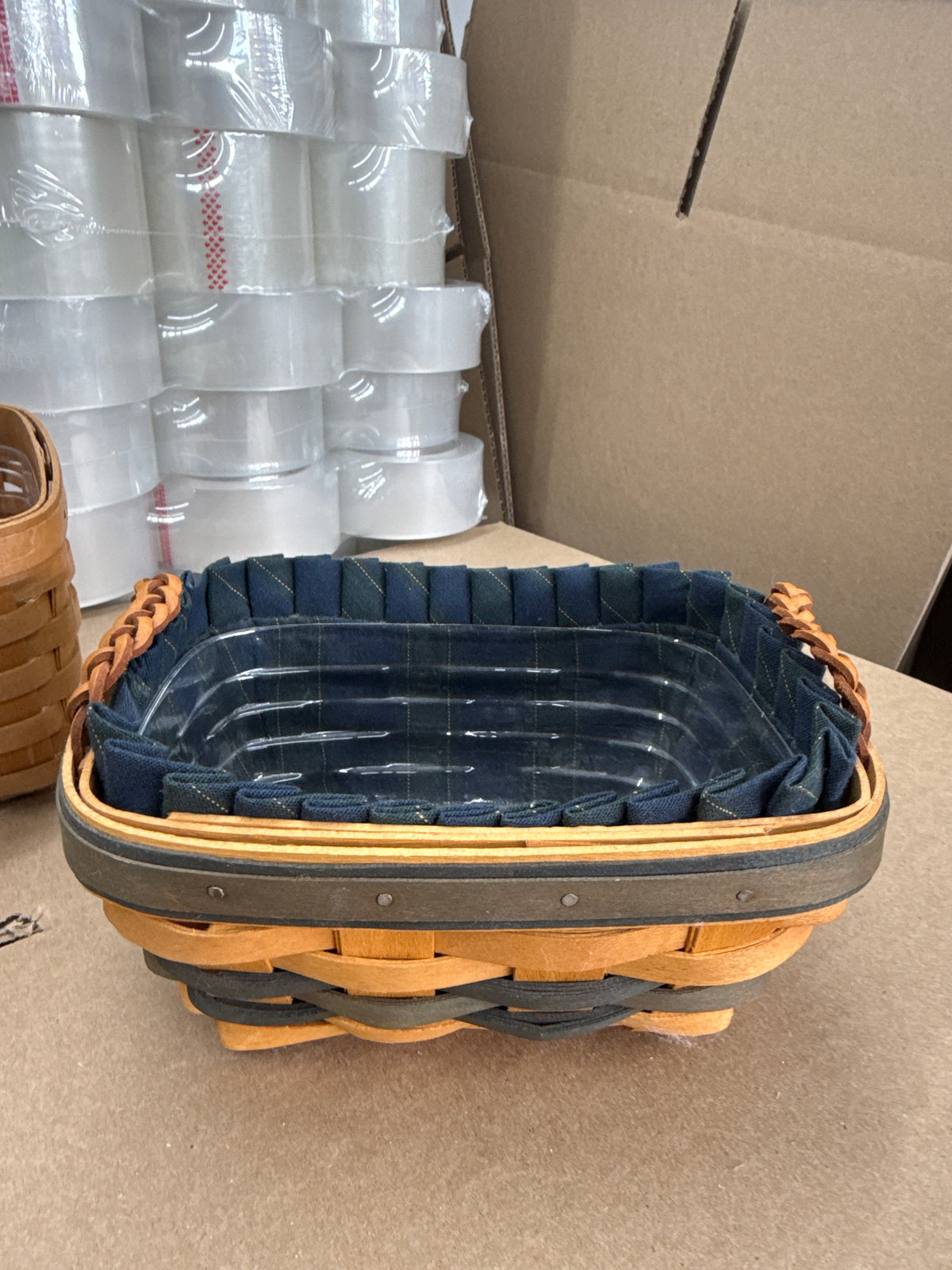 Longaberger collector’s club 2000 renewal basket with liner and protector