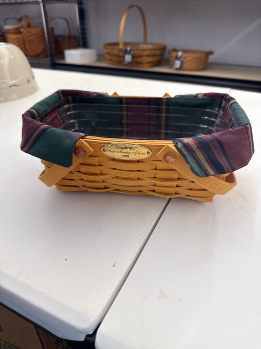 Longaberger 1999 woven memories basket with liner and protector