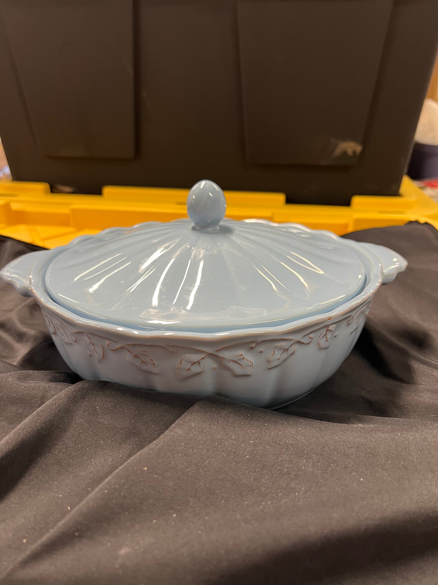 Longaberger 2 quart covered casserole dish in vintage vine blue