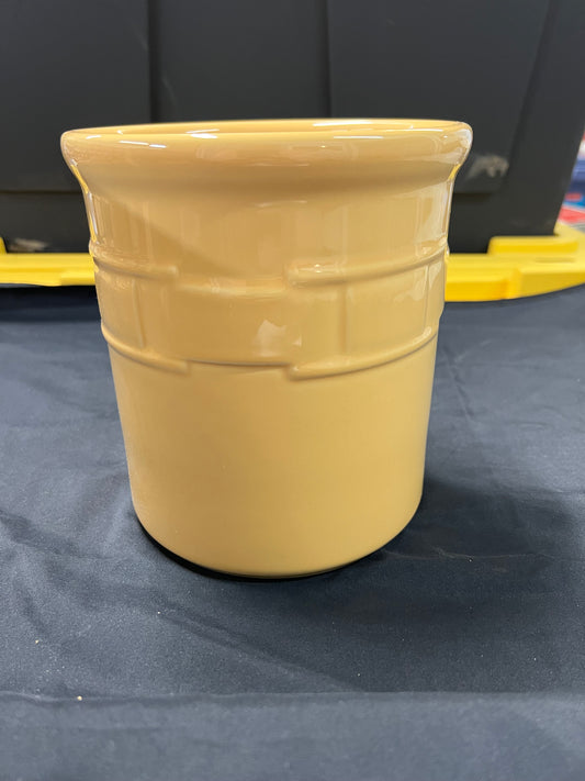 Longaberger 2 quart croc in butternut
