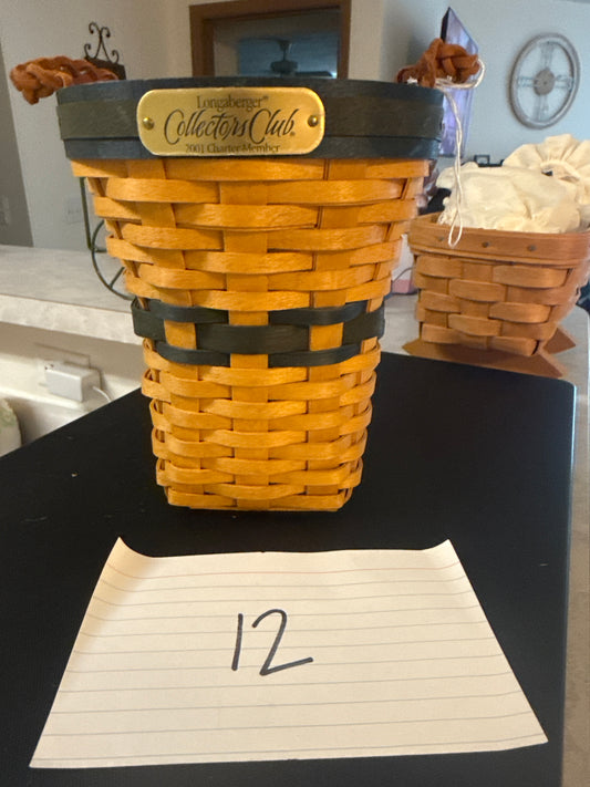 Longaberger collectors club 2001 charter member basket with protector