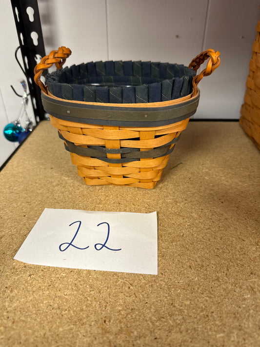 Longaberger 1999 renewal basket with liner and protector