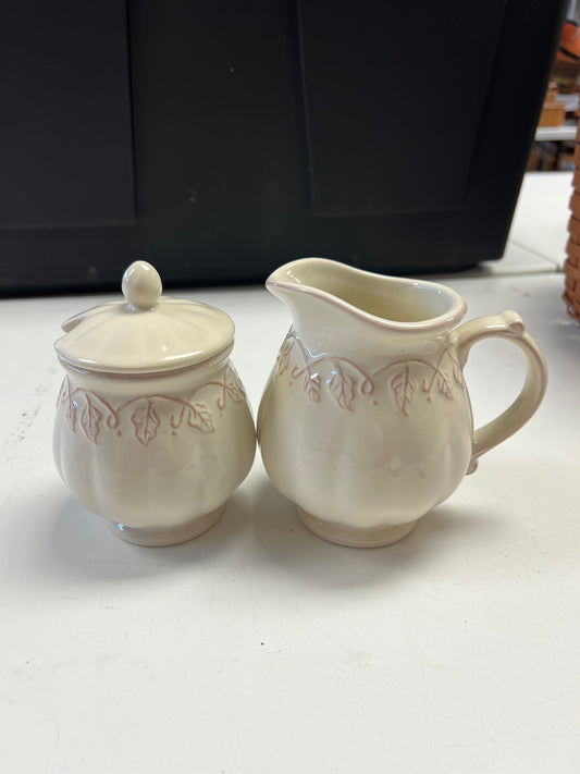 Longaberger vintage vine creamer and sugar set