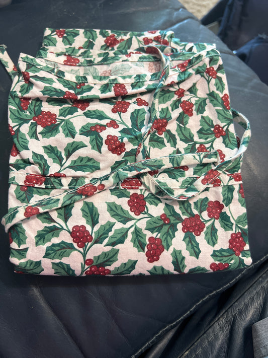 Longaberger apron in traditional holly