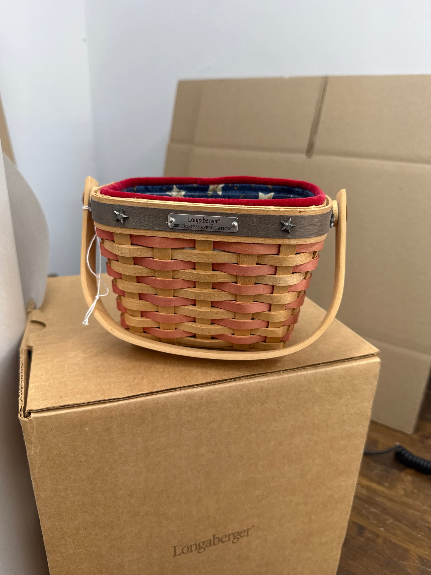 Longaberger 2001 hostess appreciation basket with liner and protector ( color of basket is a little faded)