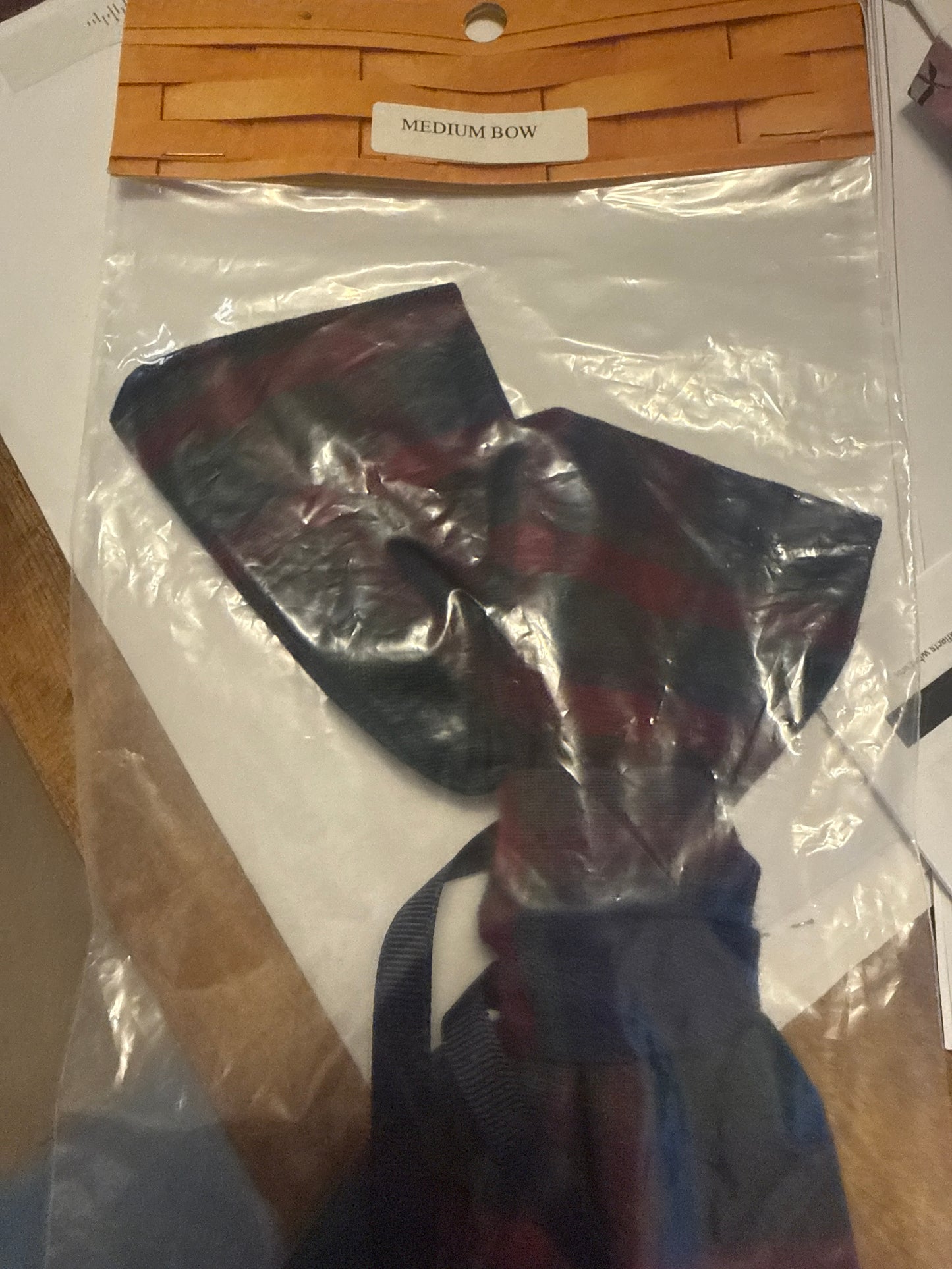 Homestead medium bow in plaid