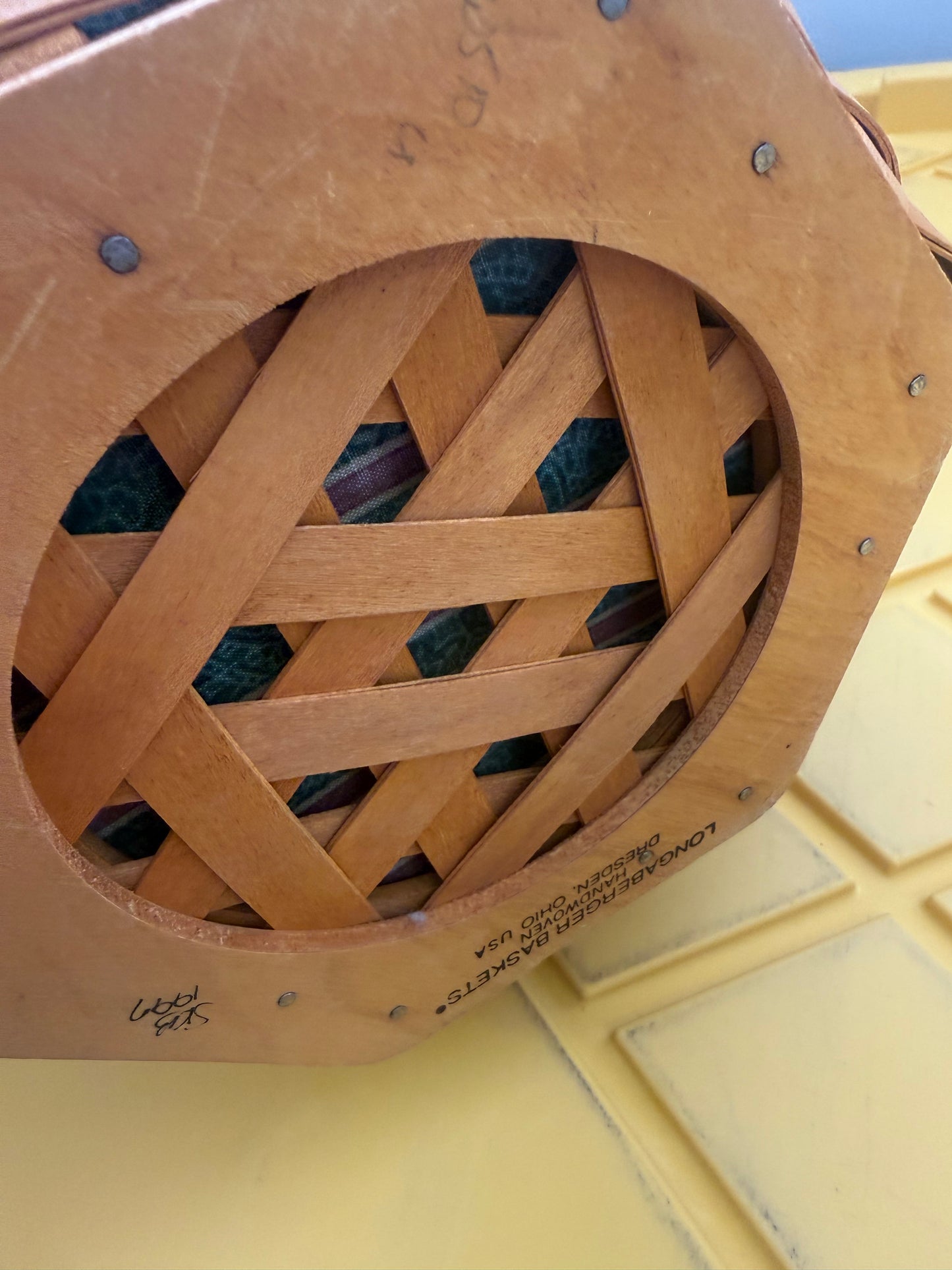 Longaberger 1997 snowflake basket with lid, liner, and protector