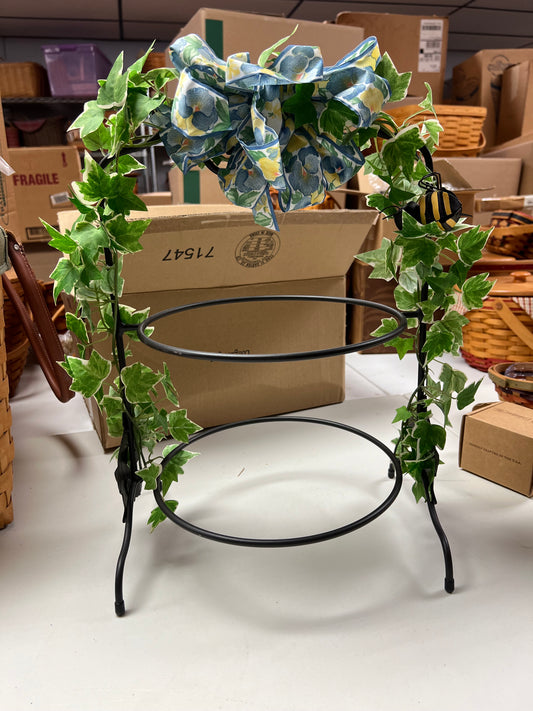 Longaberger wrought iron 2 pie holder with ivy & bee