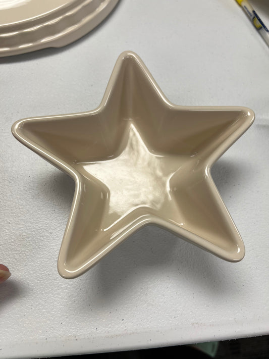 Longaberger medium star in ivory