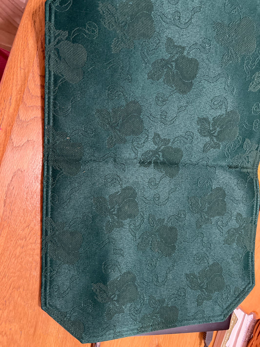 Longaberger set of placemats in ivy guided pear
