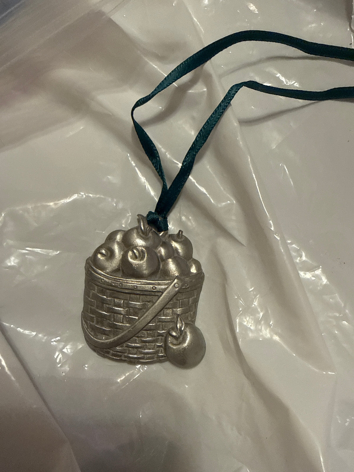 Homestead pewter tie on
