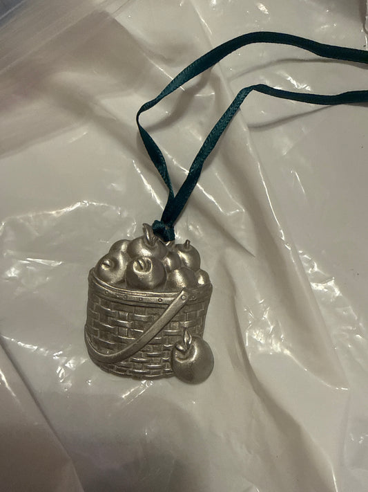 Homestead pewter tie on