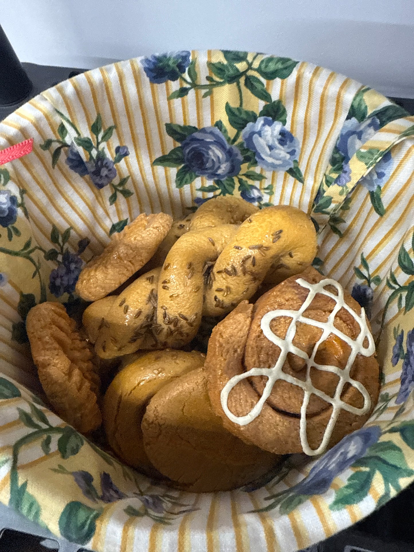 Longaberger small fruit  basket with fake cookies/bread