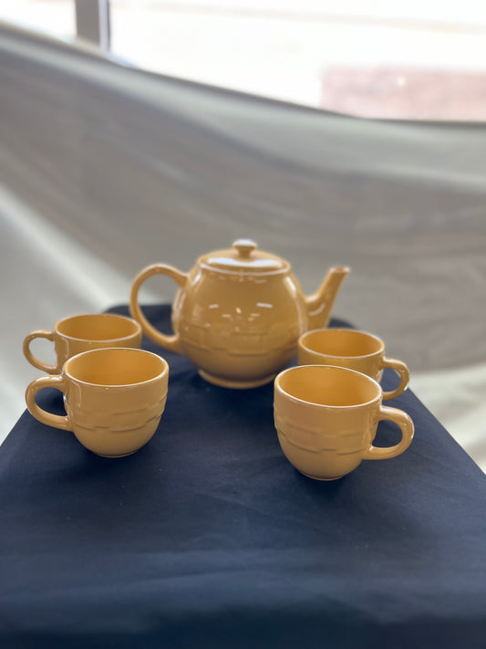 Longaberger Teapot and Set of 4 Cups in Butternut