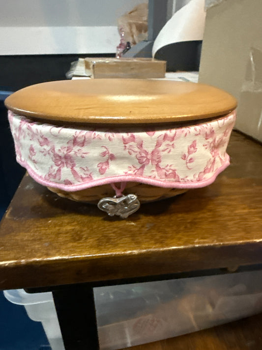 Longaberger 2003 horizon of hope basket with lid, liner, and protector