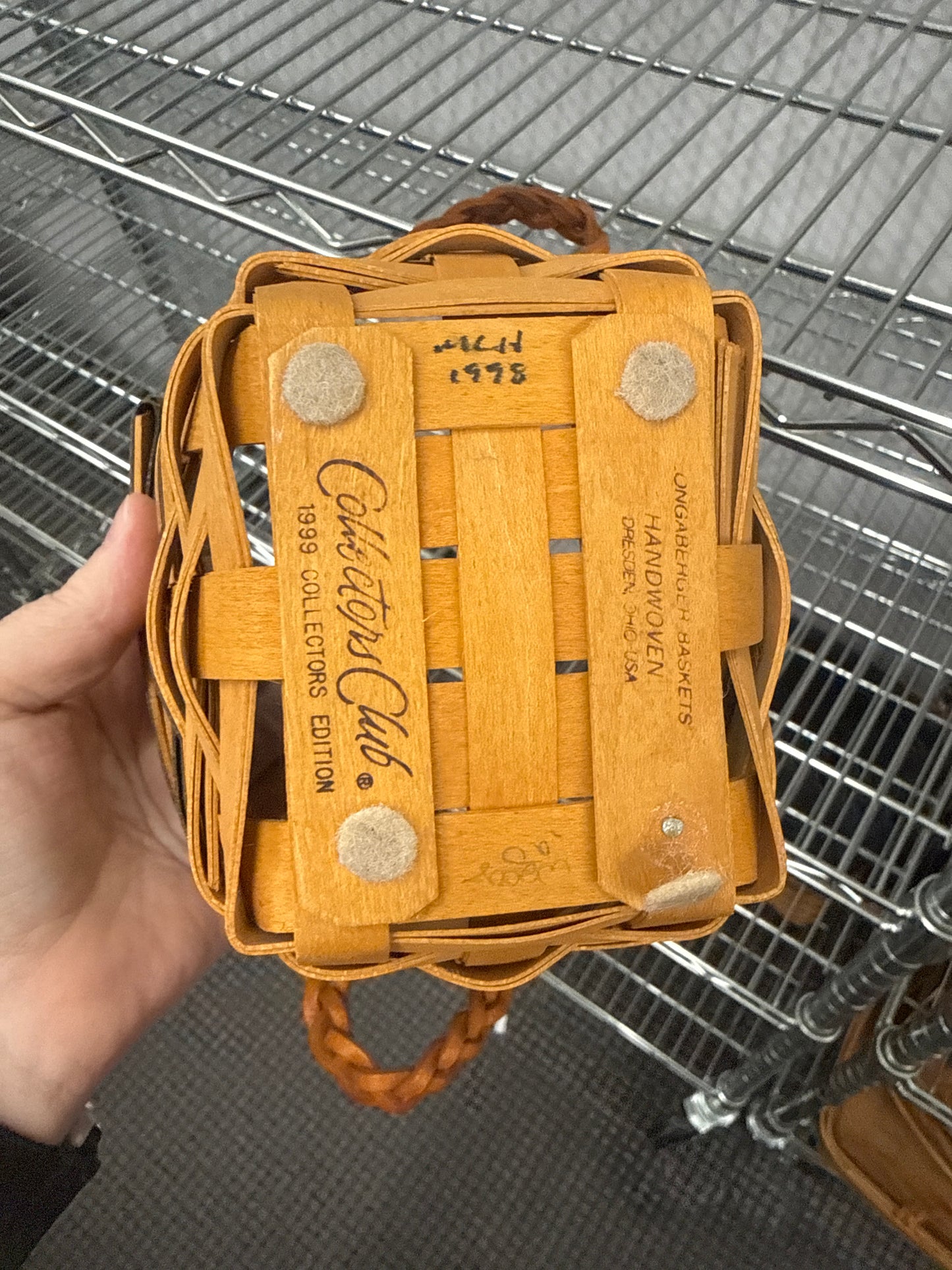 Longaberger 1999 collectors club basket with liner and protector