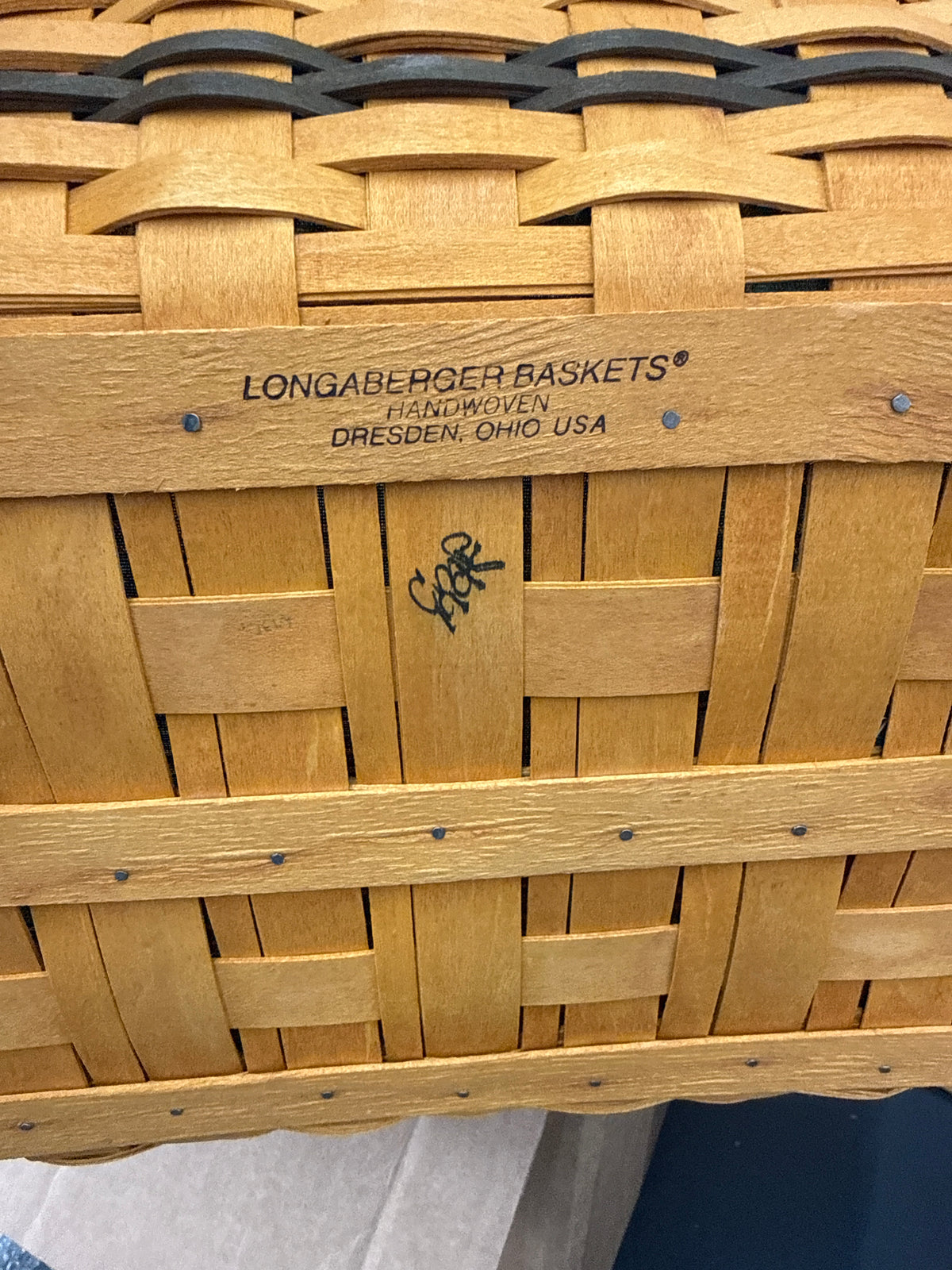 Longaberger 1998 collector’s club hospitality basket with liner, double or protector, and handle tie