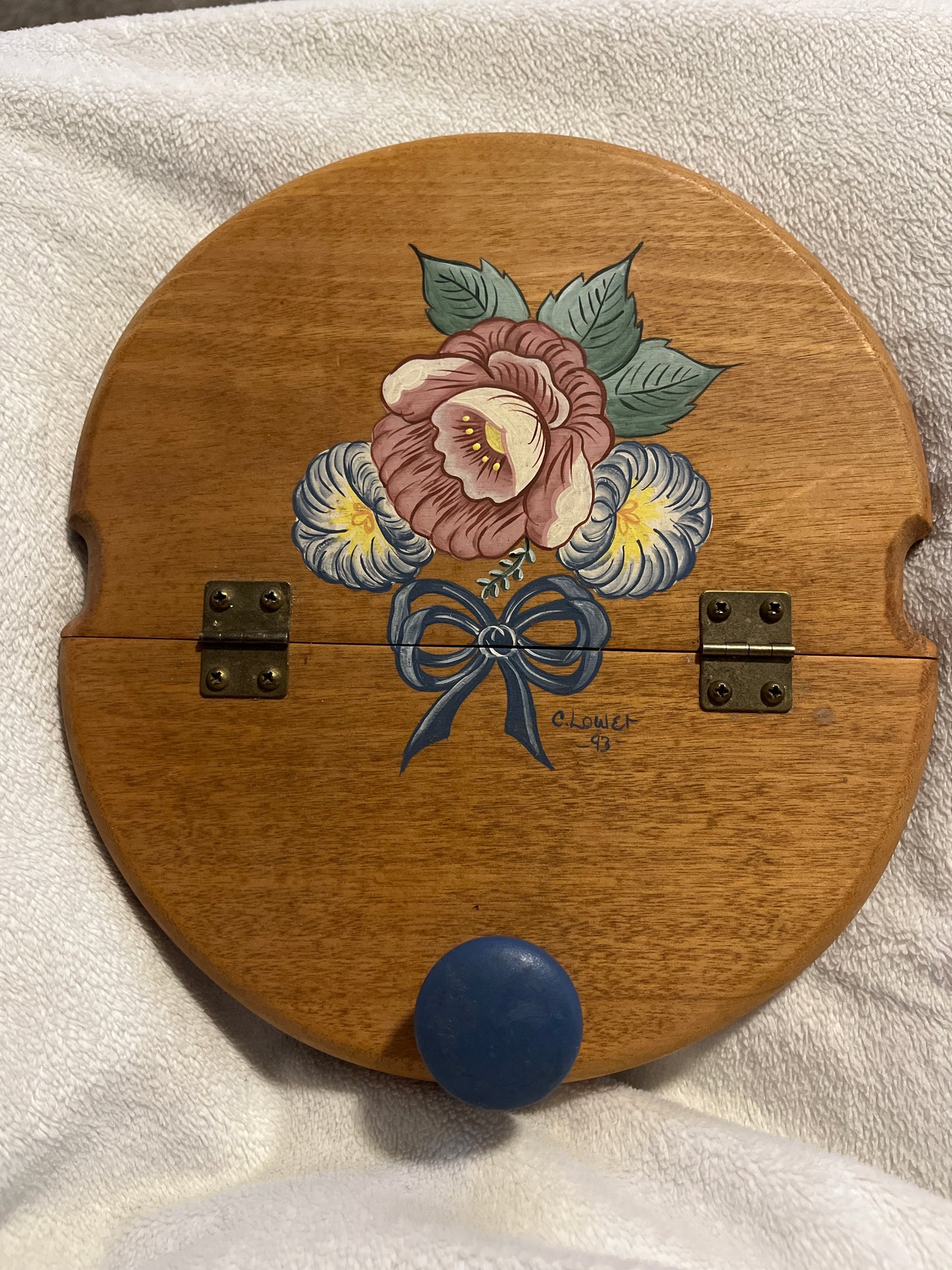 The Albaugh Company 8.5”x7.75” round lid — blue handle