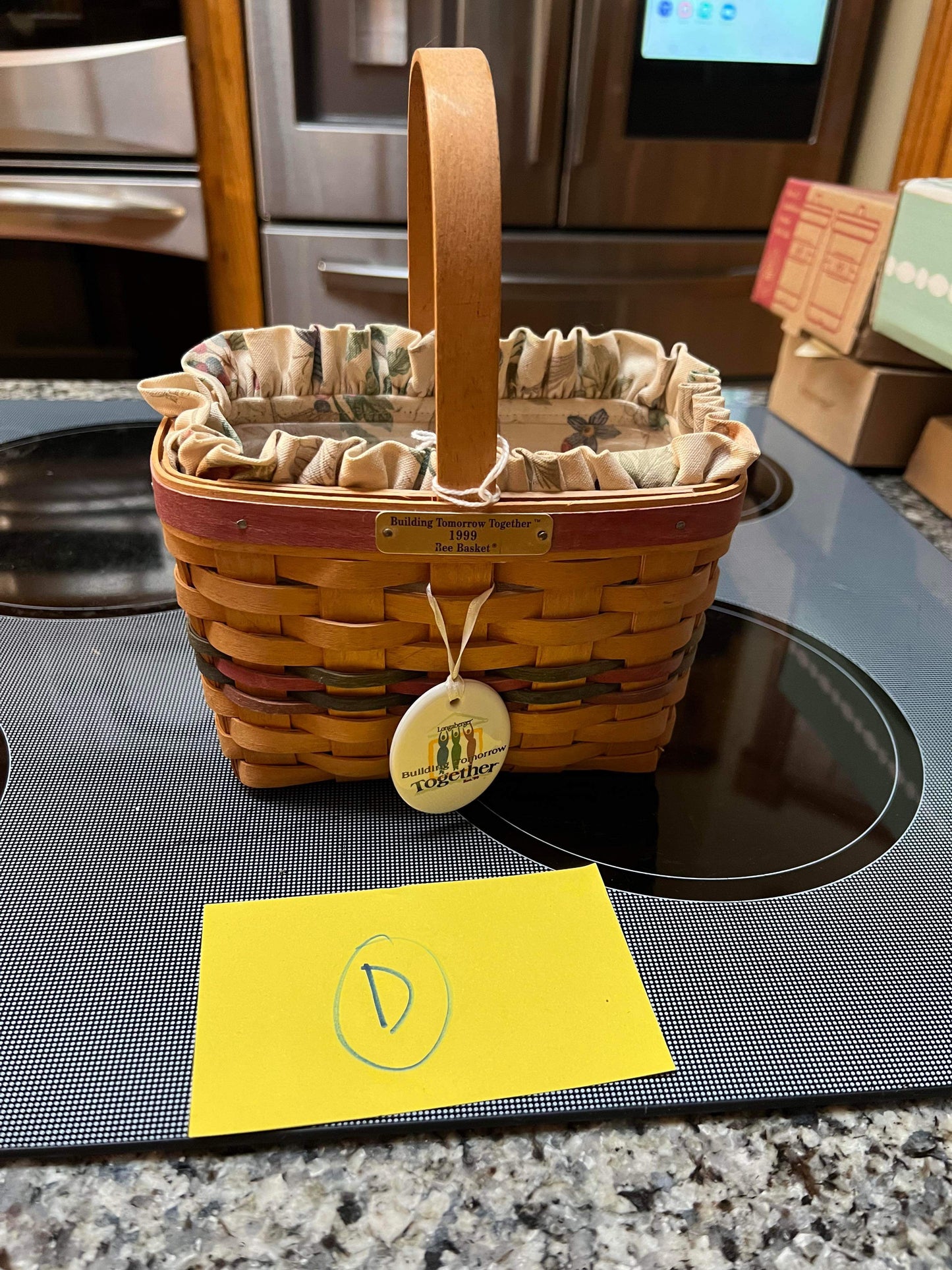 Longaberger 1999 Bee Basket with Liner, Protector and Tie On