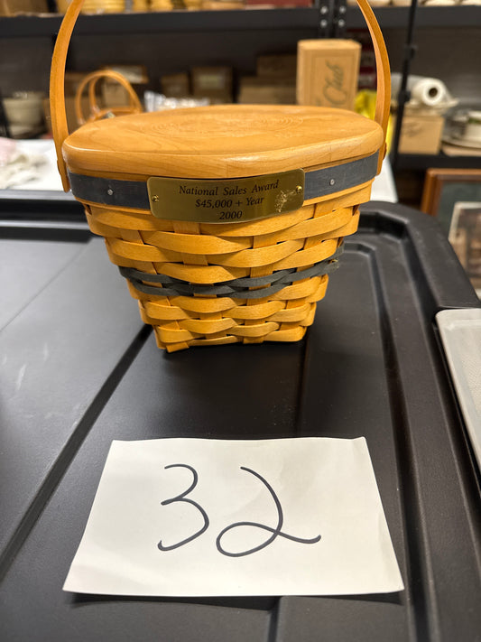 Longaberger 2009 sales award basket with lid
