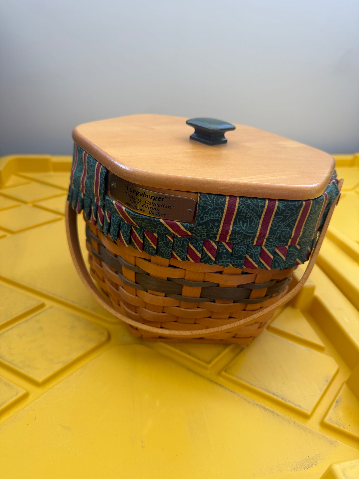 Longaberger 1997 snowflake basket with lid, liner, and protector