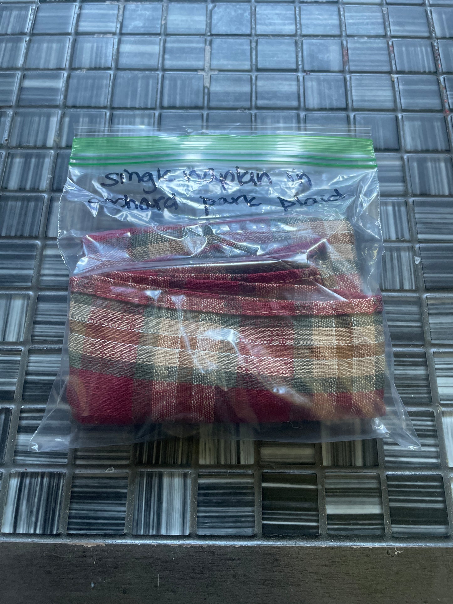 Single napkin in orchad park plaid