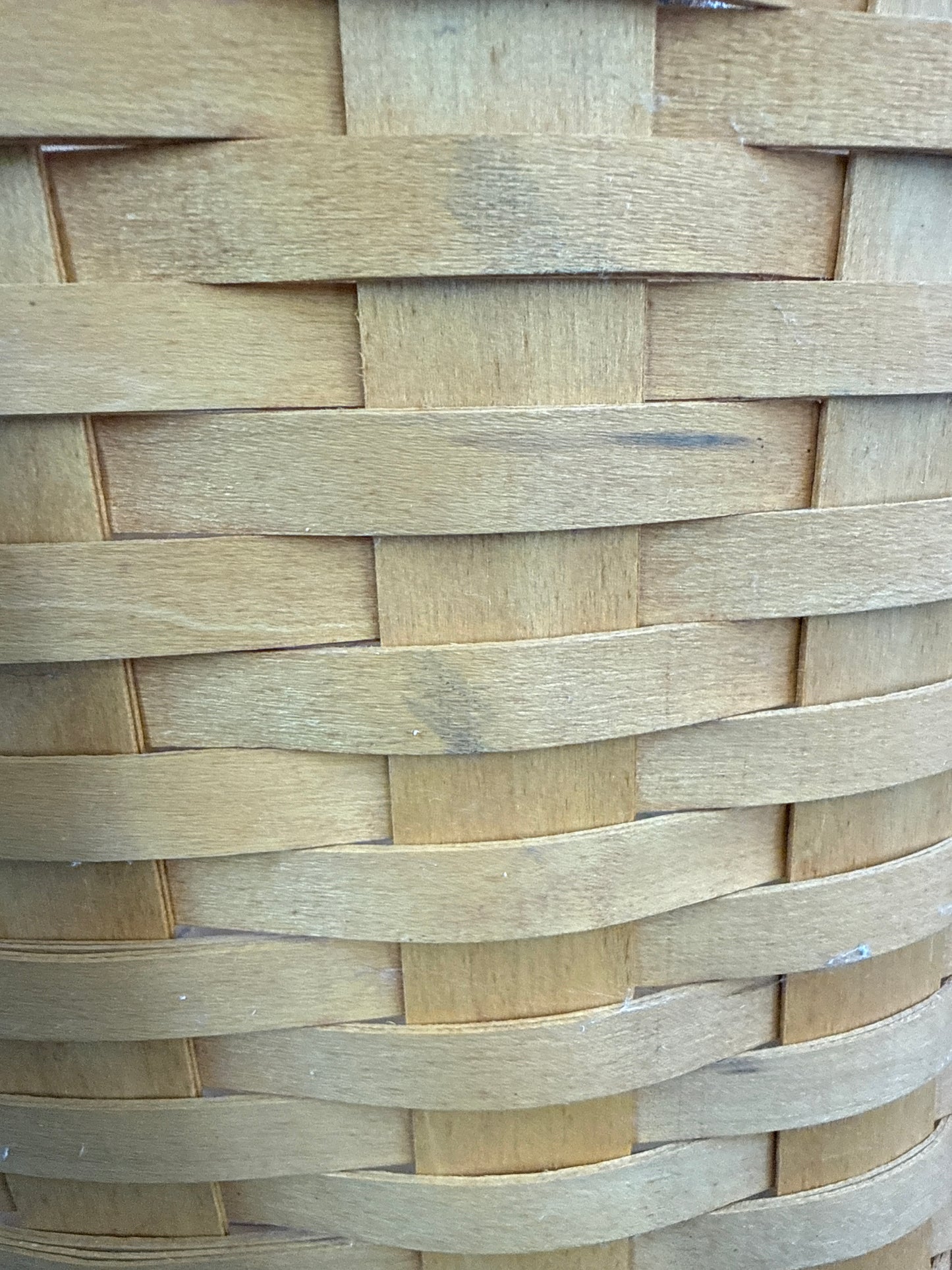 Longaberger 13” measuring basket with protector-has a fee rubbing marks and a cracked splint