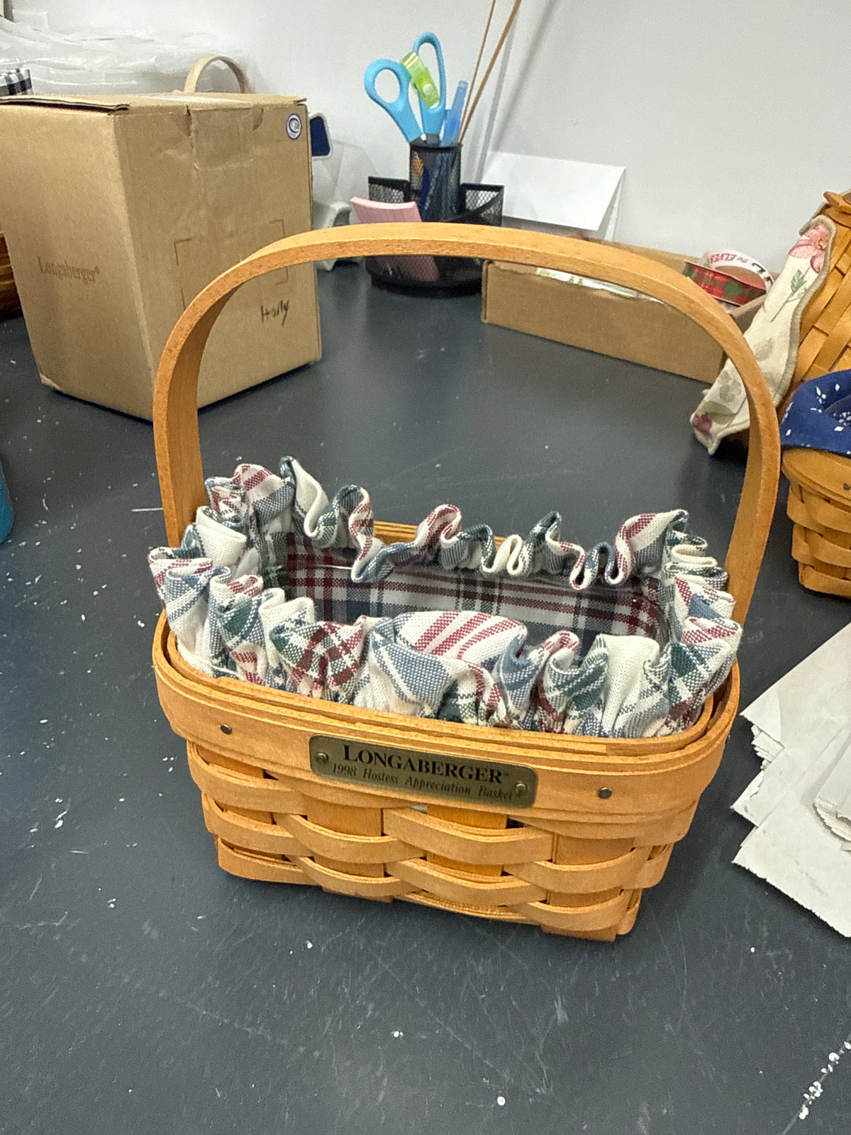 Longaberger 1998 hostess appreciation basket with liner and protector