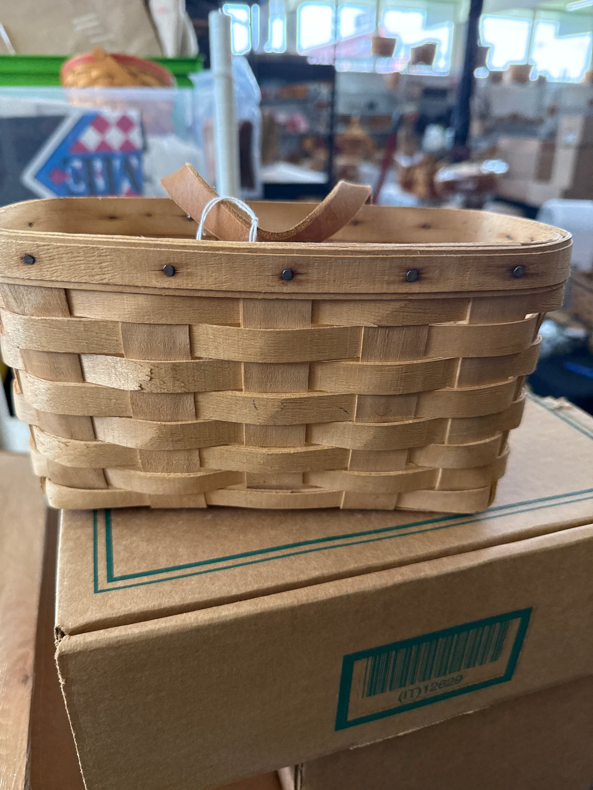 Longaberger medium key  basket -has some breaking in the front and back splints