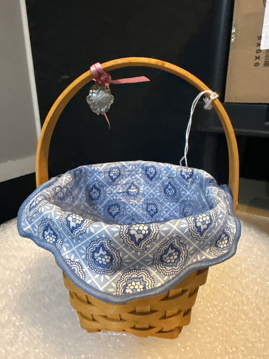 Longaberger 2001 horizon of hope with liner, protector, and tie on