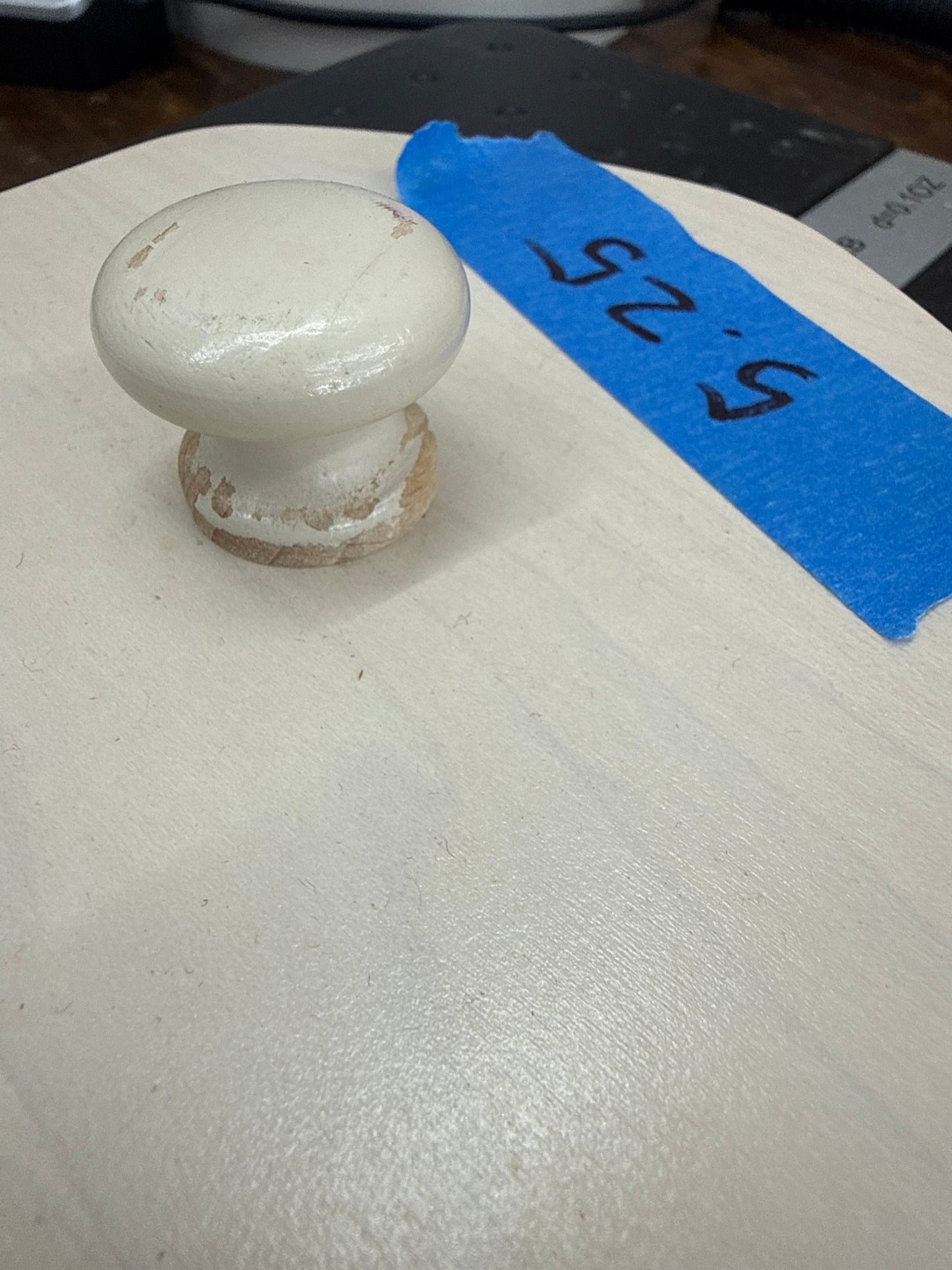 Longaberger whitewashed 5.25” lid - paint is scratched