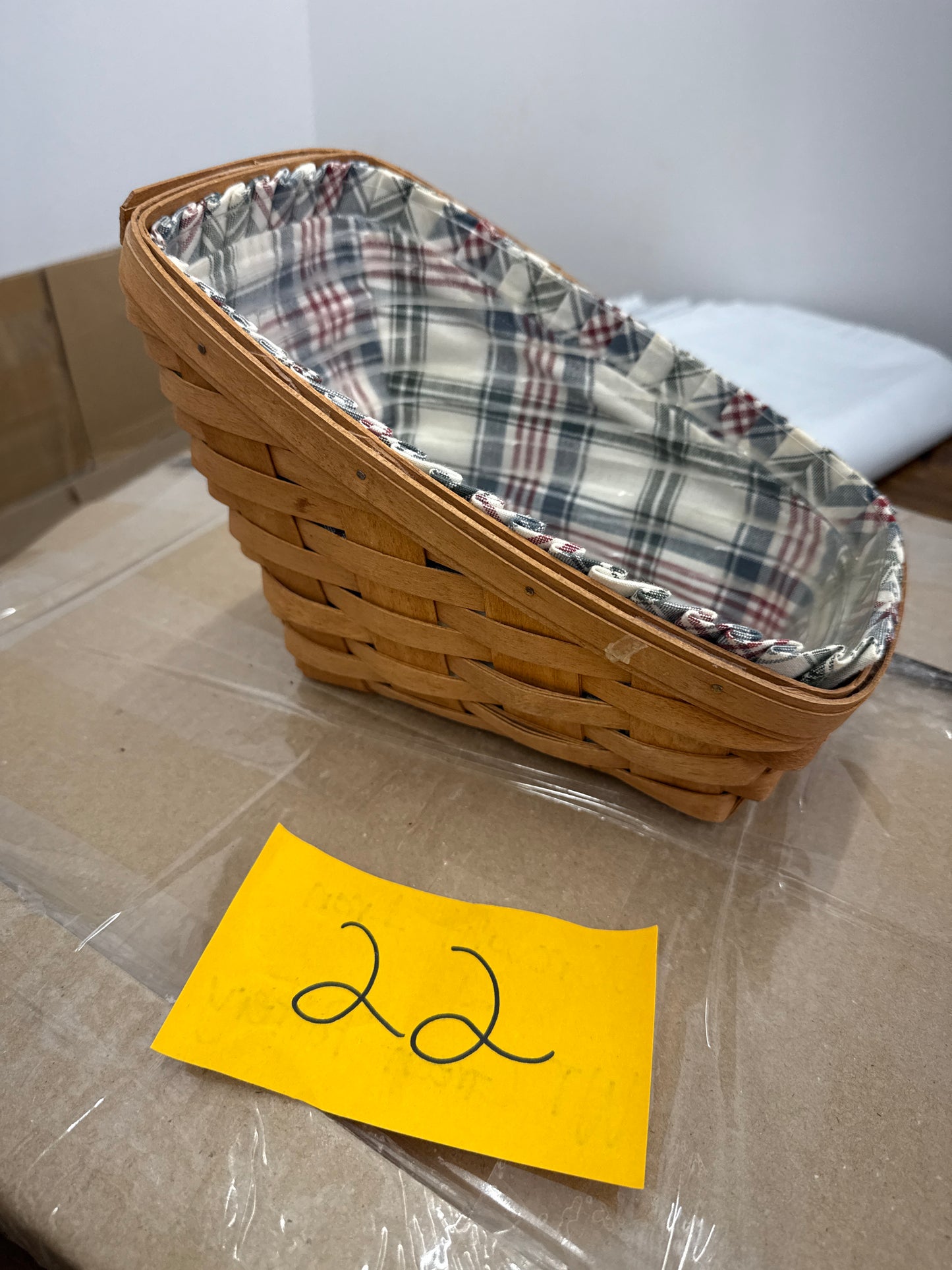 Longaberger medium vegetable basket with liner and protector