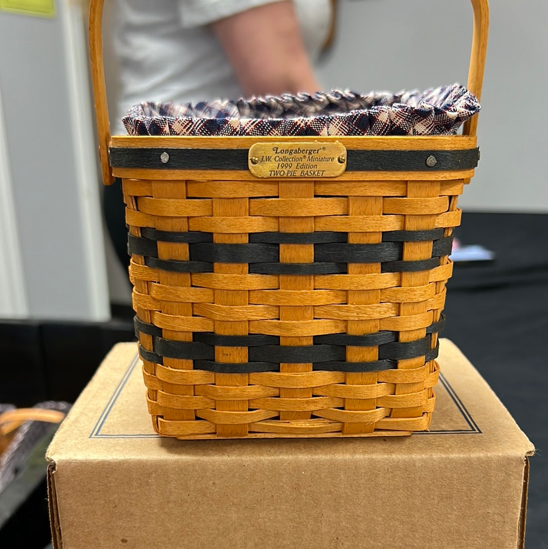 Longaberger mini two pie basket with riser & pie plate