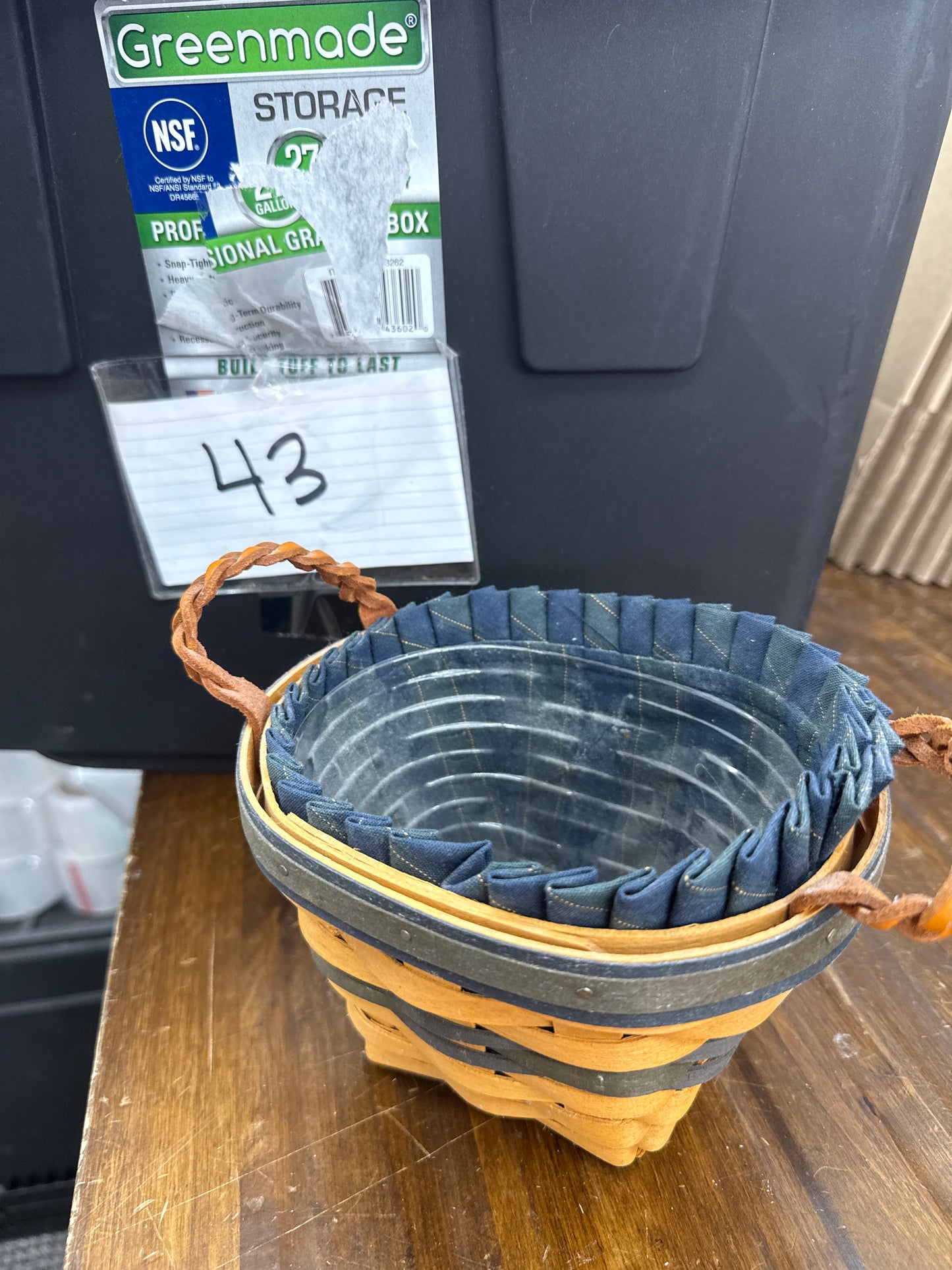 Longaberger 1999 collector’s club renewal basket with liner and protector (protector is a little dusty)