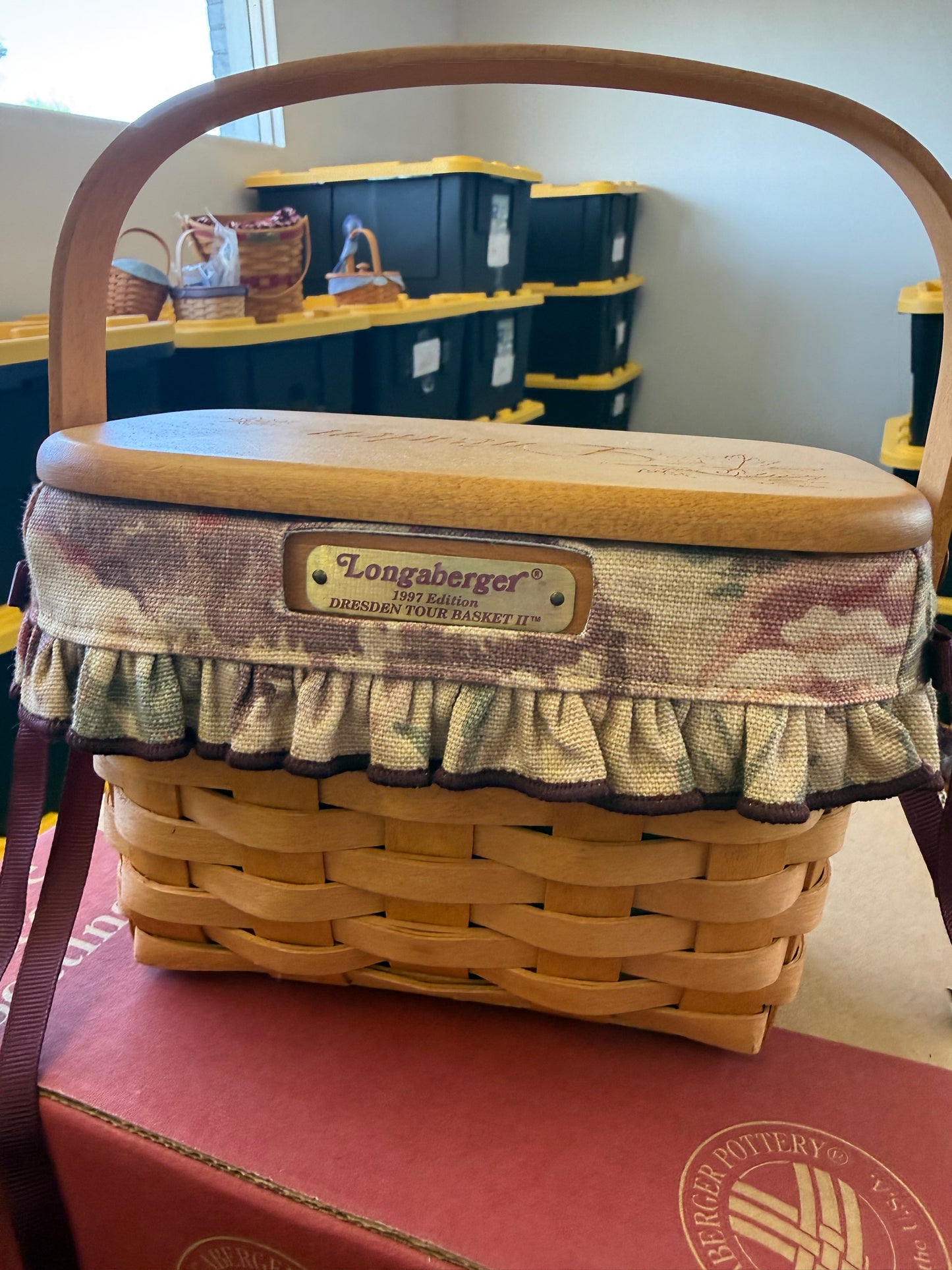 Longs 1997 Dresden tour basket II with lid,liner. And protector