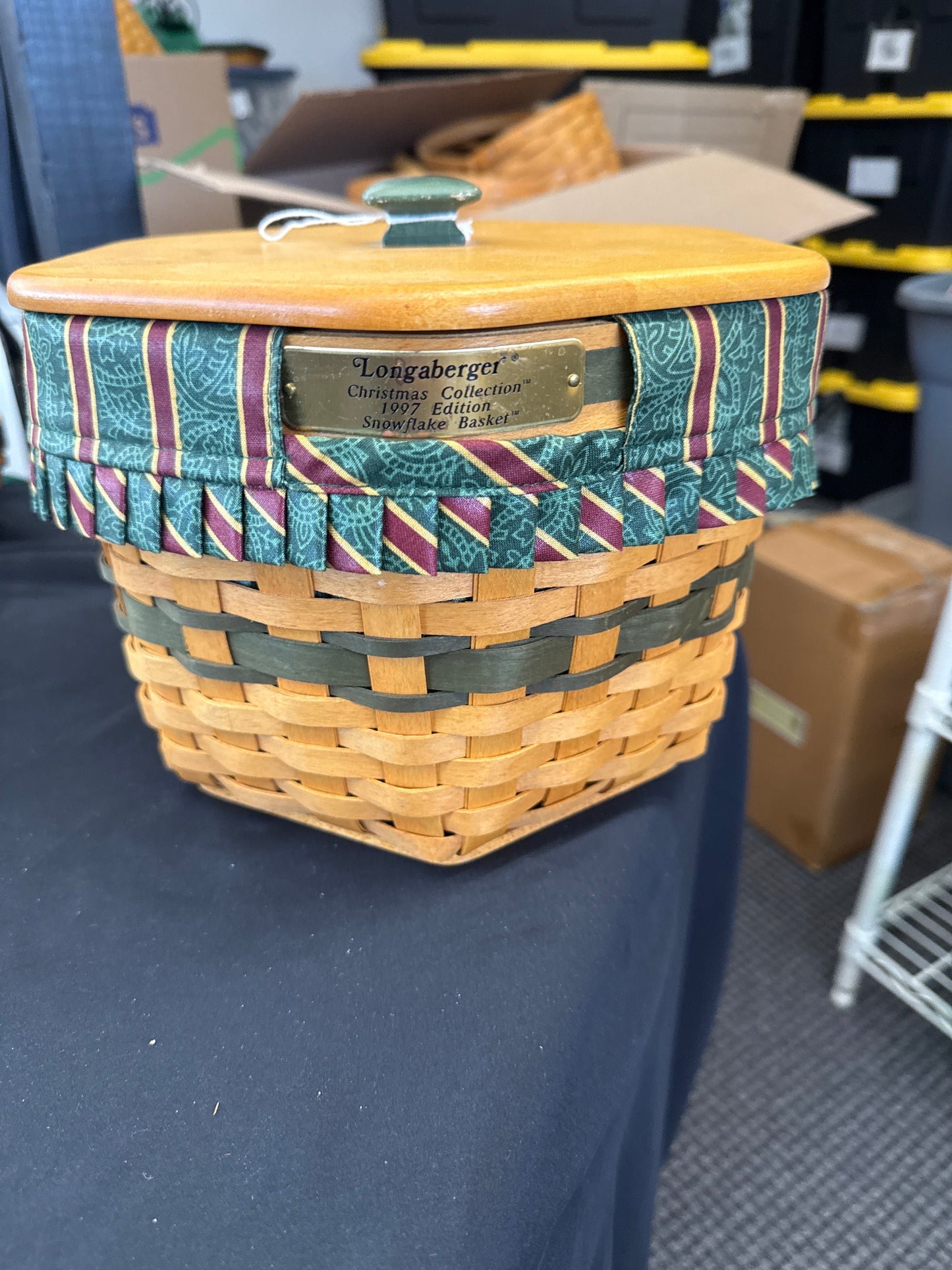 Longaberger 1997 snowflake basket with lid, liner, and divided protector