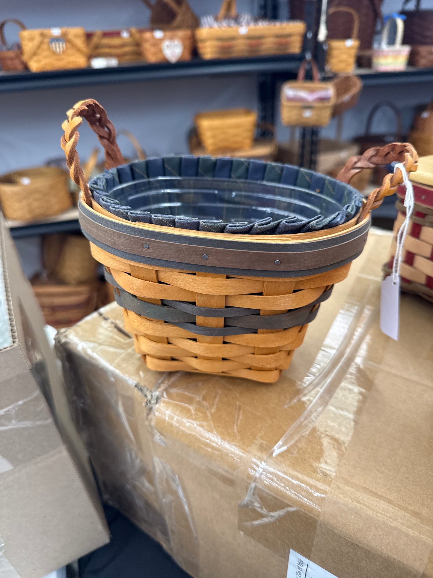 Longaberger 1999 collector’s club renewal basket
