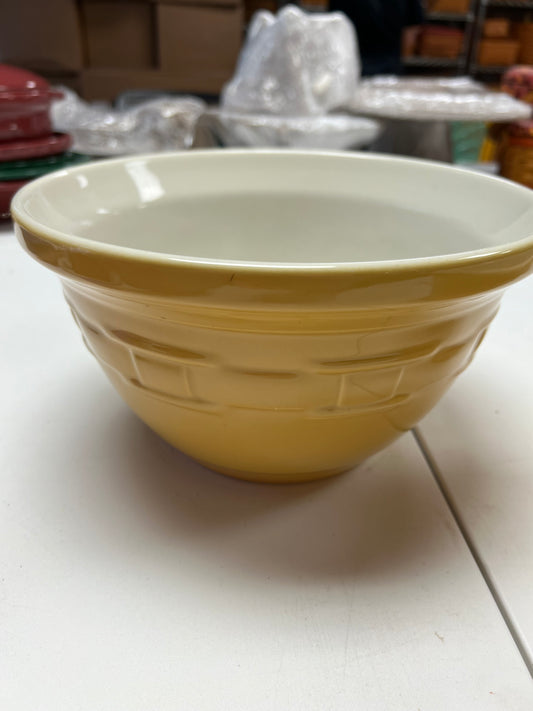 Longaberger large mixing bowl in butternut