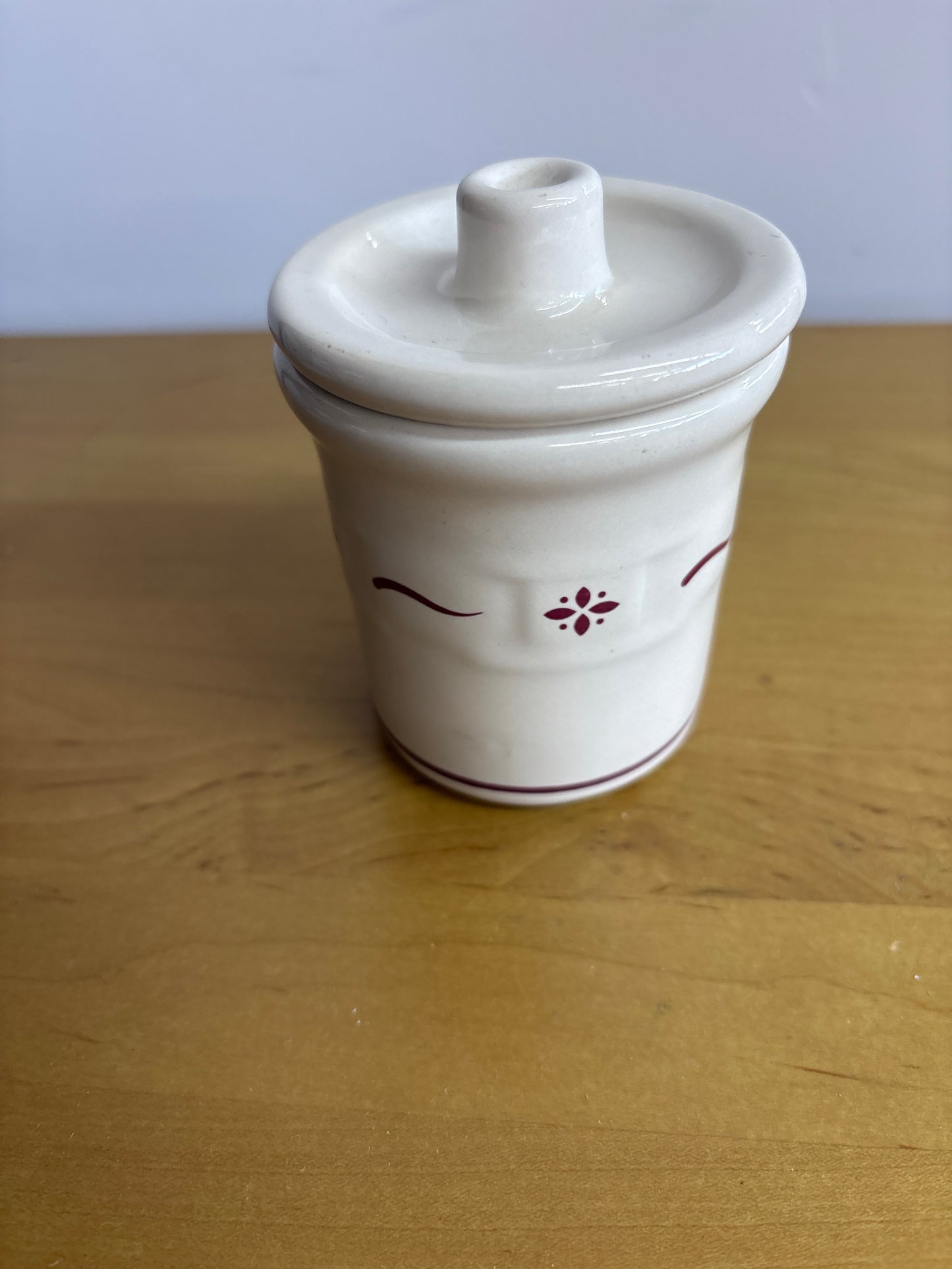 Longaberger Small Condiment Crock in Traditional Red with lid