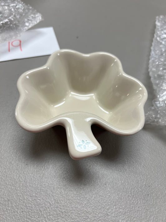 Longaberger shamrock ramekin in heritage green