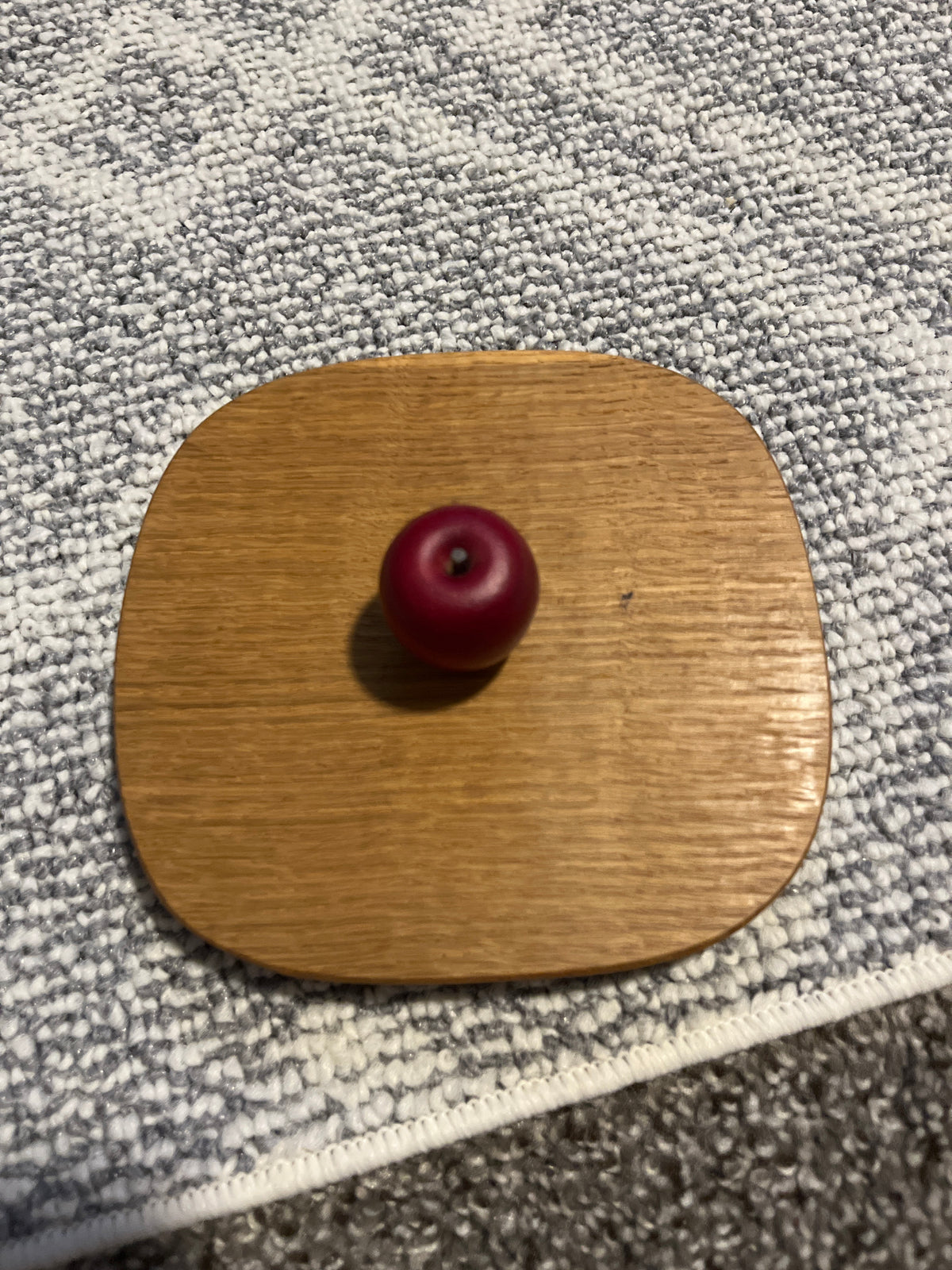 6”x5.5” lid w/ apple knob