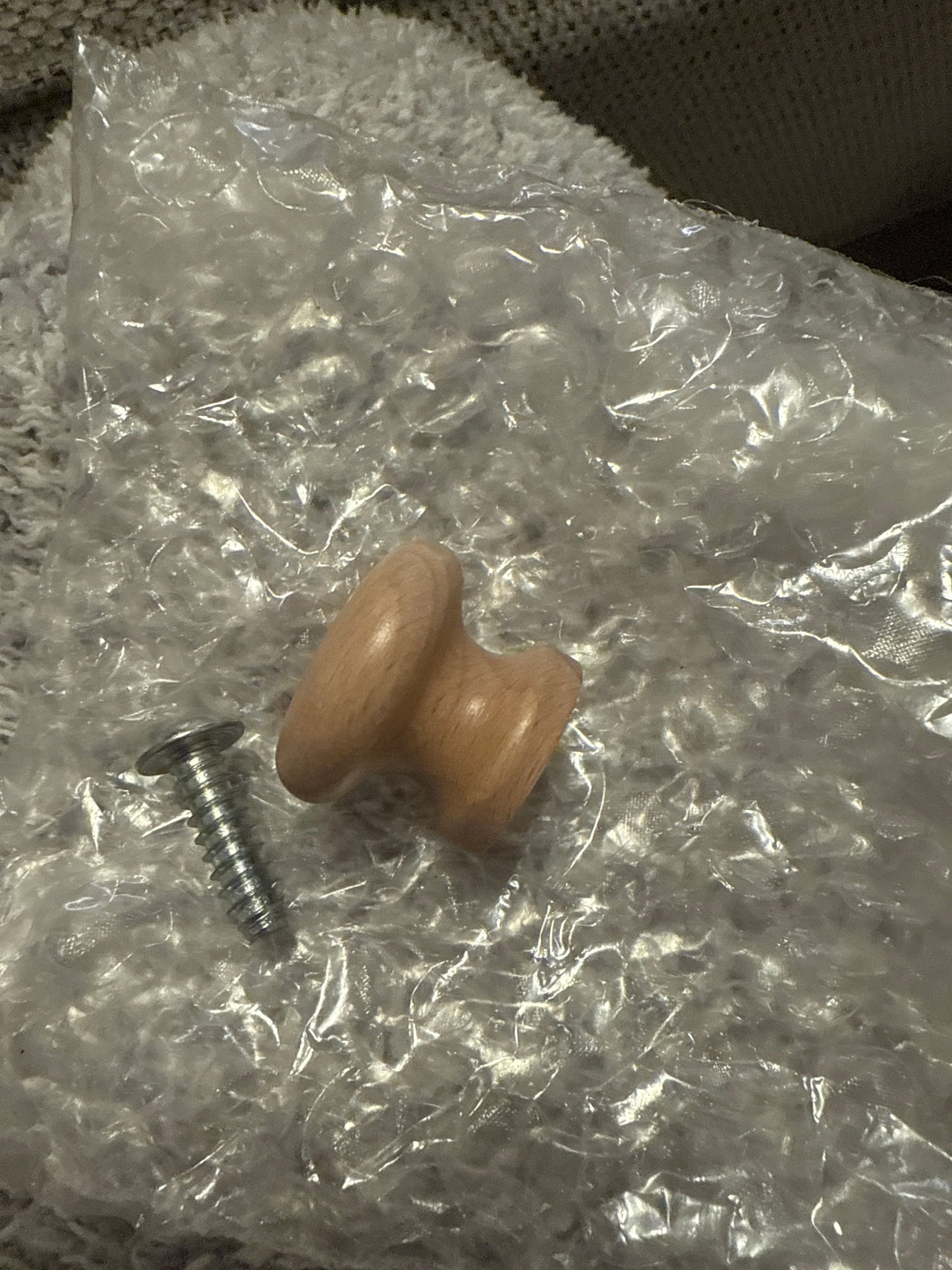 Longaberger small light colored/natural knob
