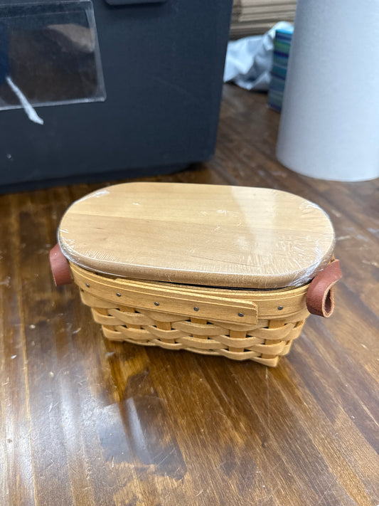 Longaberger 2005 horizon of hope basket with lid and protector